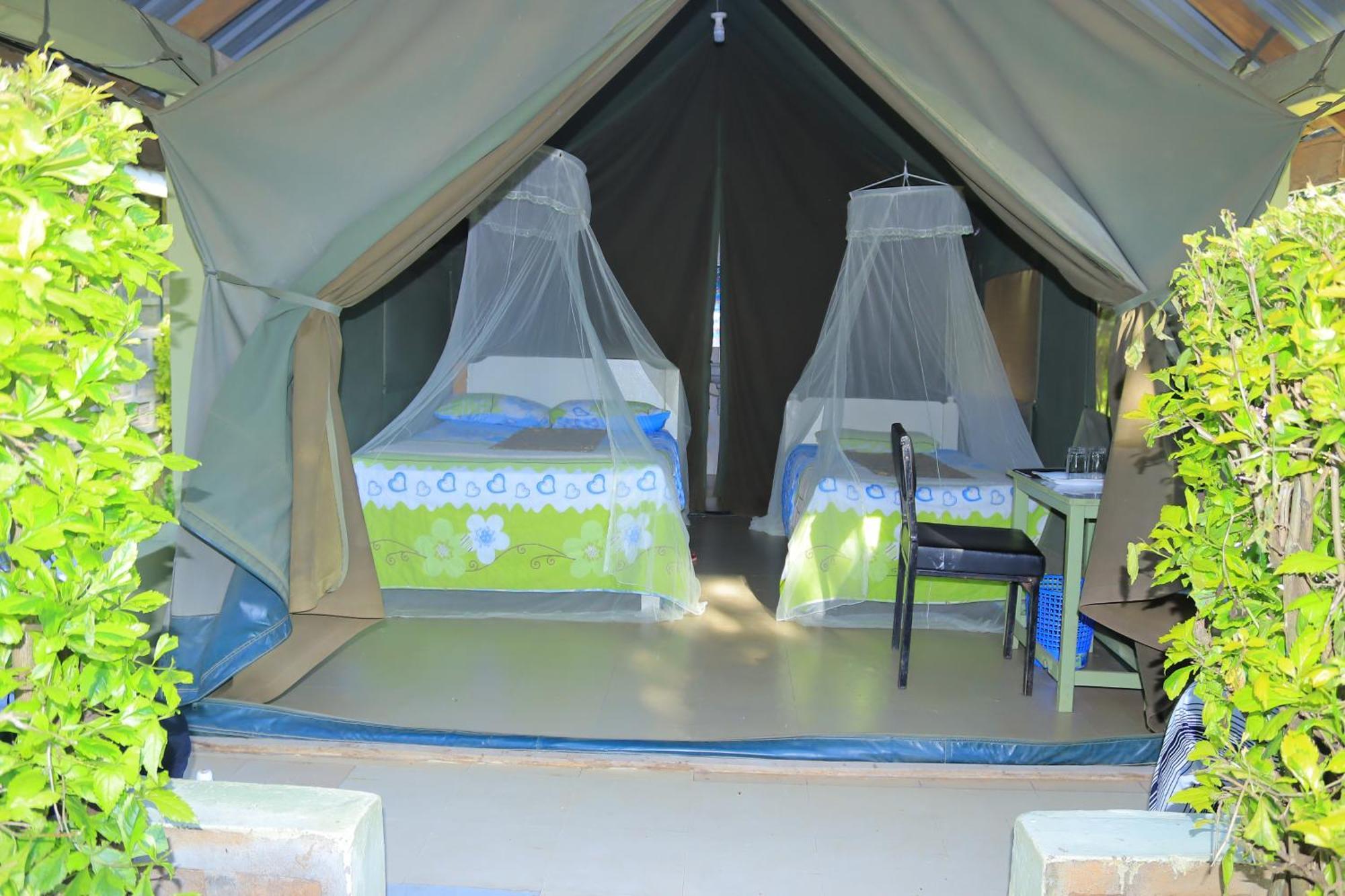 Hotel Rhino Tourist Camp Ololaimutiek Exterior foto